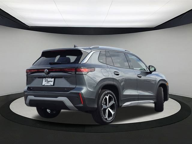 New 2025 Volkswagen Tiguan SE image 7