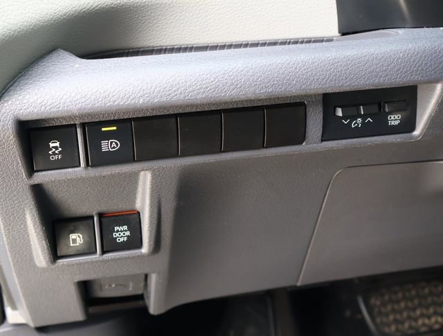 Used 2021 Toyota Sienna XLE image 23