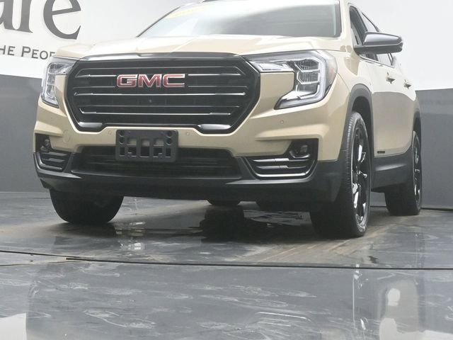 Used 2023 GMC Terrain SLT w/ Infotainment Package II image 4