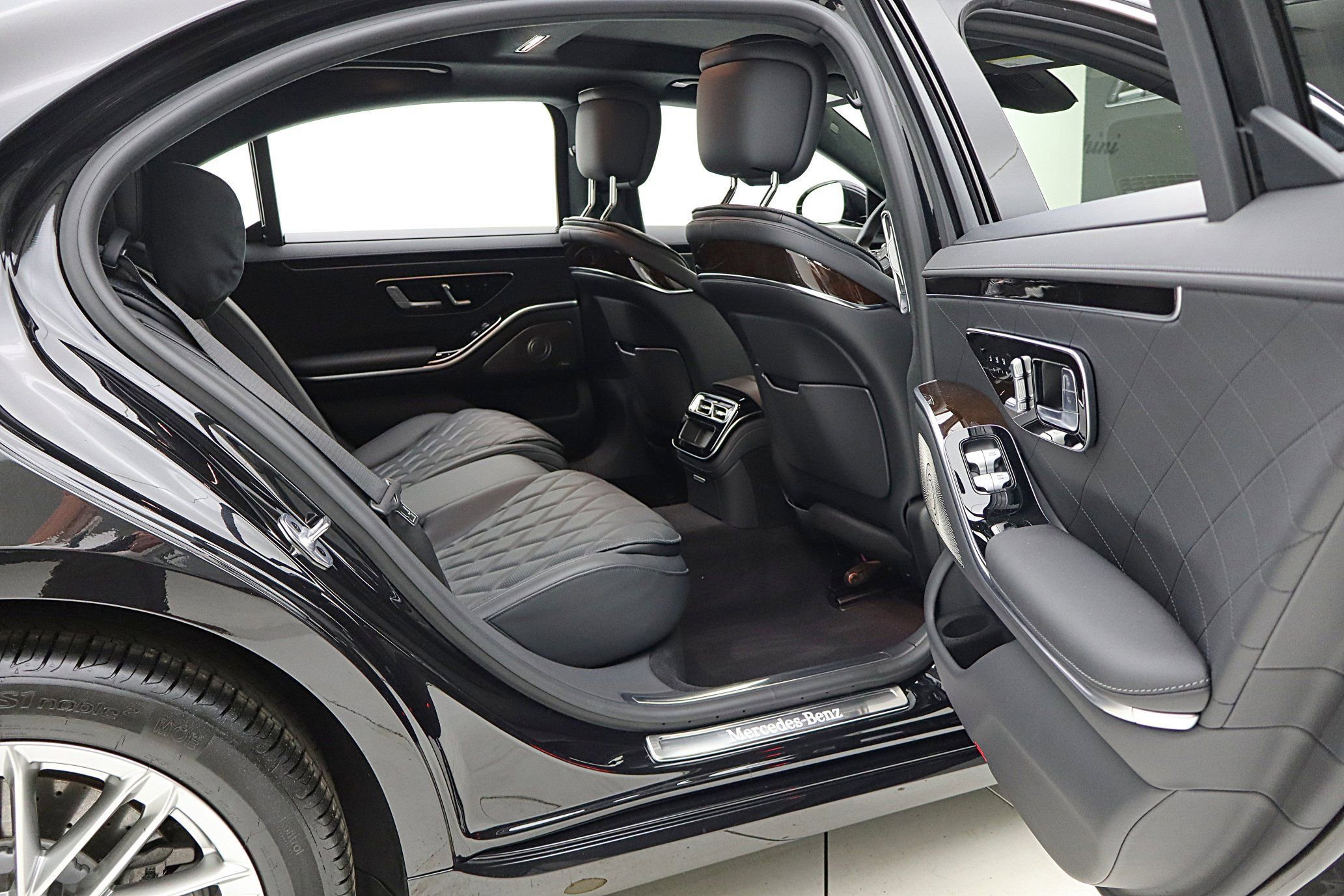 Used 2023 Mercedes-Benz S 580 4MATIC Sedan image 36