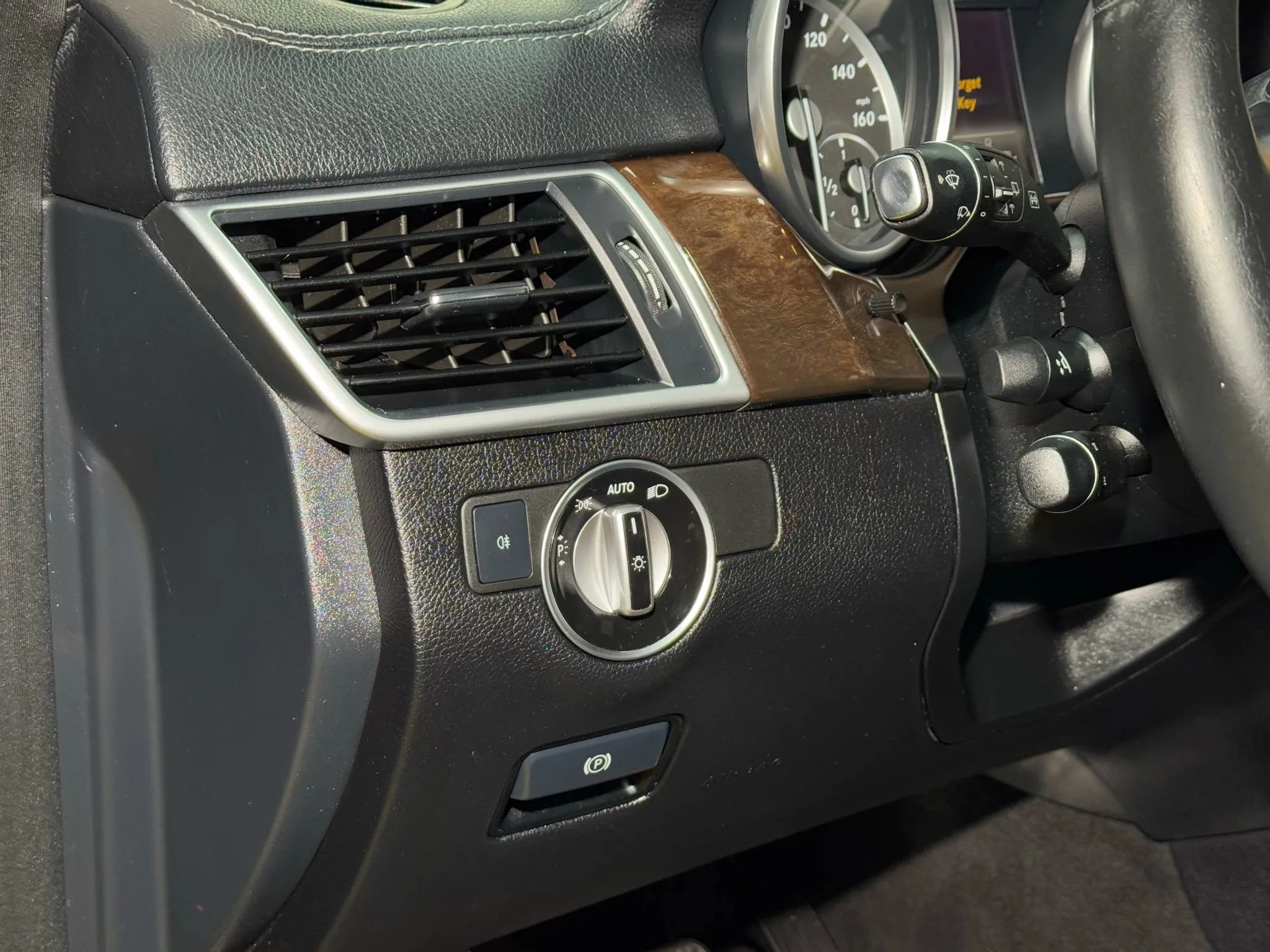 Used 2016 Mercedes-Benz GL 450 4MATIC w/ Premium I Package image 32