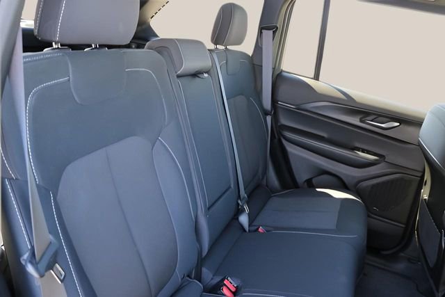 Used 2025 Jeep Grand Cherokee Laredo X image 19