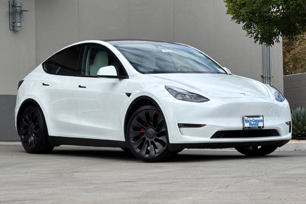 Used 2025 Tesla Model Y Performance AWD/4WD image 2