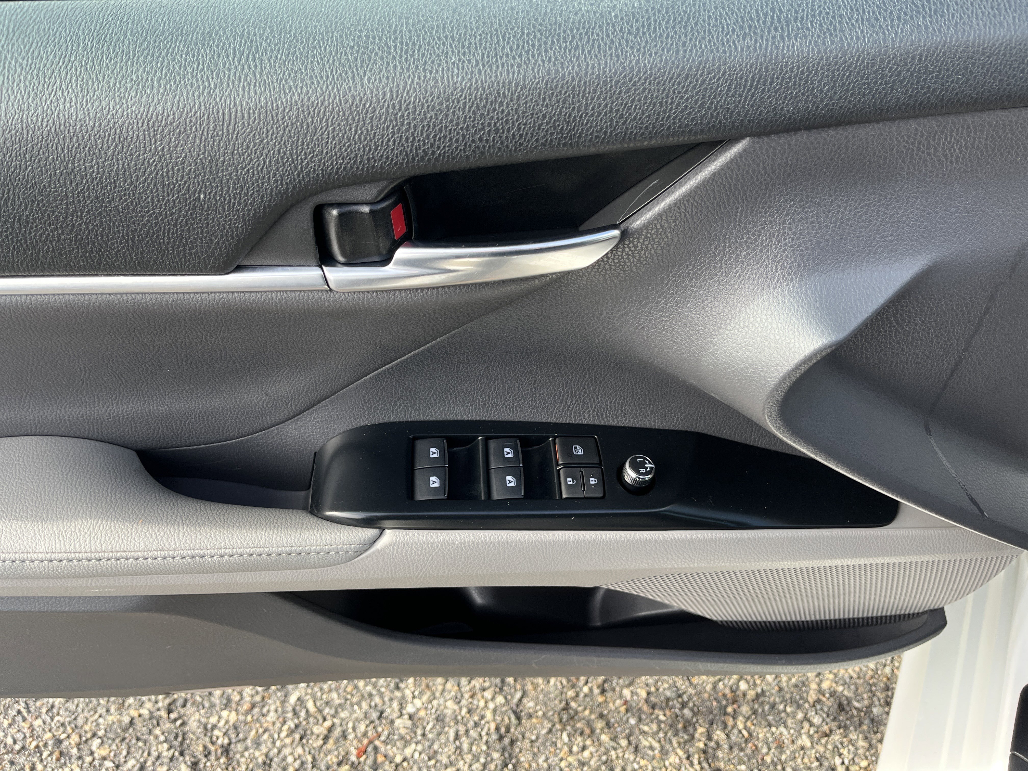 Used 2020 Toyota Camry XLE image 14