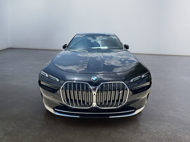 Used 2025 BMW i7 xDrive60 w/ Premium Package image 11