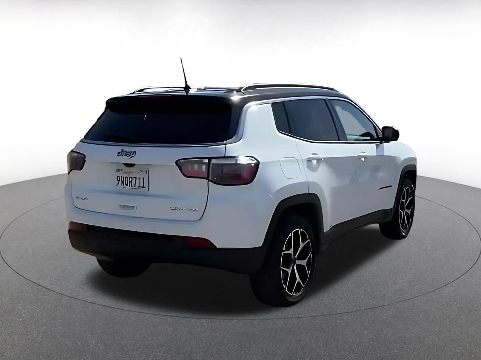 Used 2025 Jeep Compass Limited AWD/4WD image 13