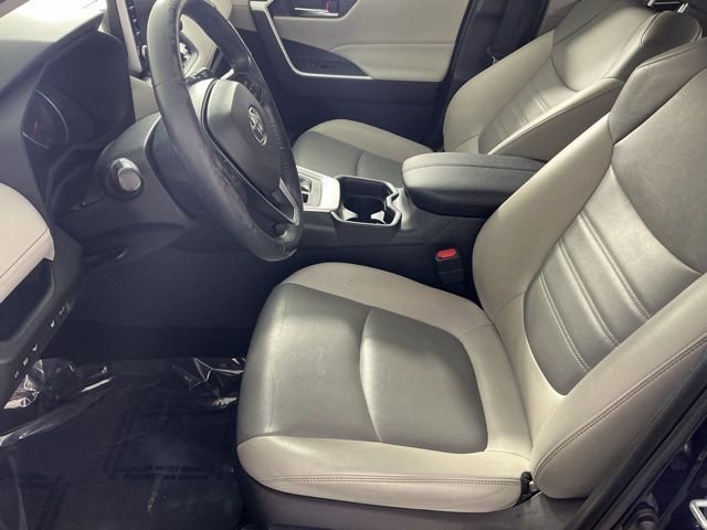 Used 2019 Toyota RAV4 XLE Premium w/ Cold Weather Package AWD/4WD image 8