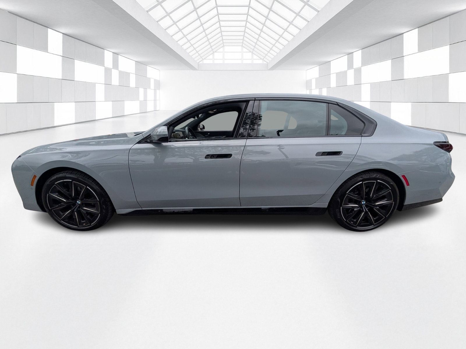 Used 2023 BMW 740i image 4