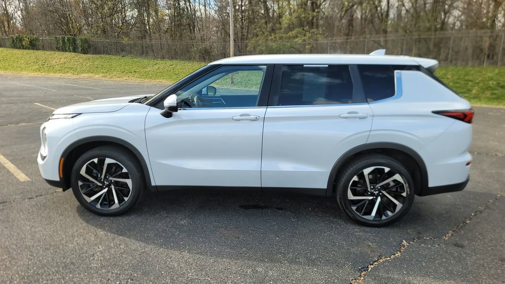 Used 2022 Mitsubishi Outlander ES image 7