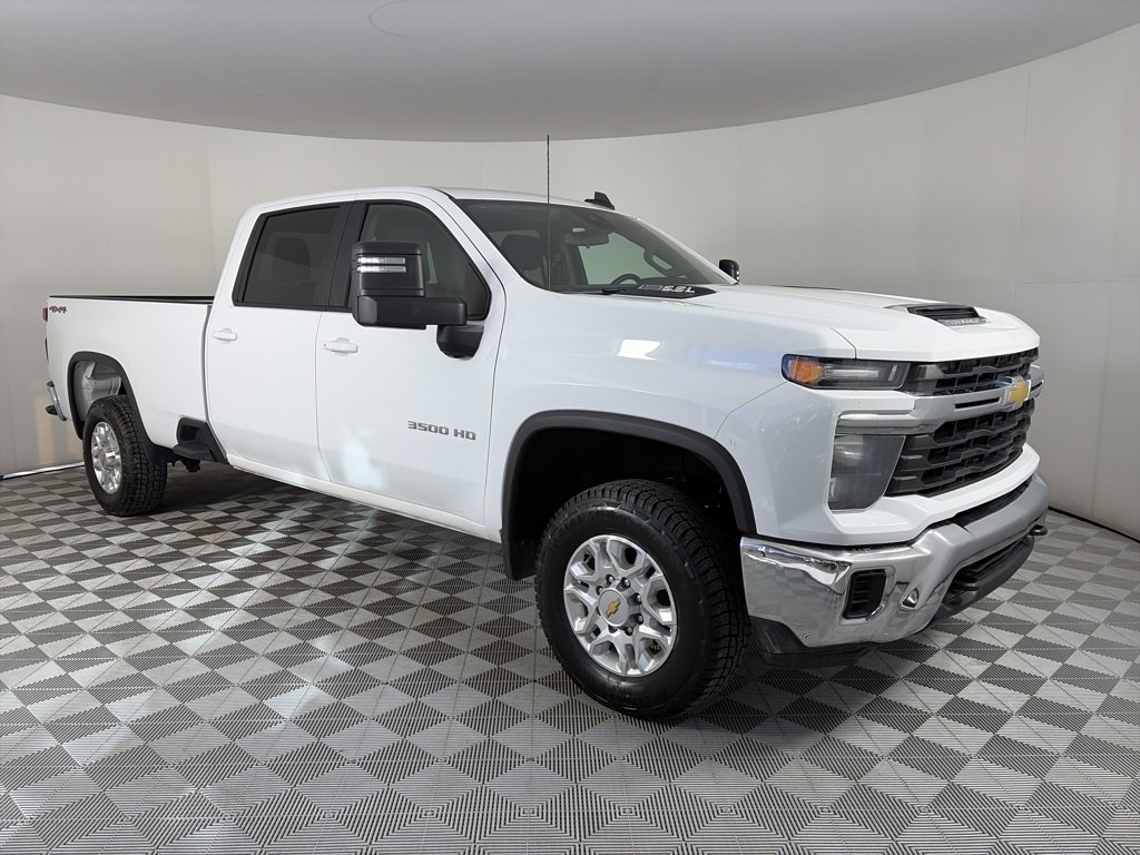 Used 2024 Chevrolet Silverado 3500 LT image 1