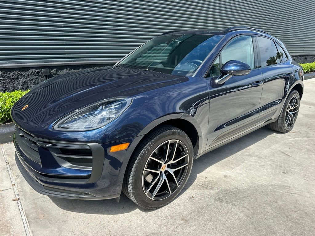 Certified 2023 Porsche Macan AWD/4WD image 7