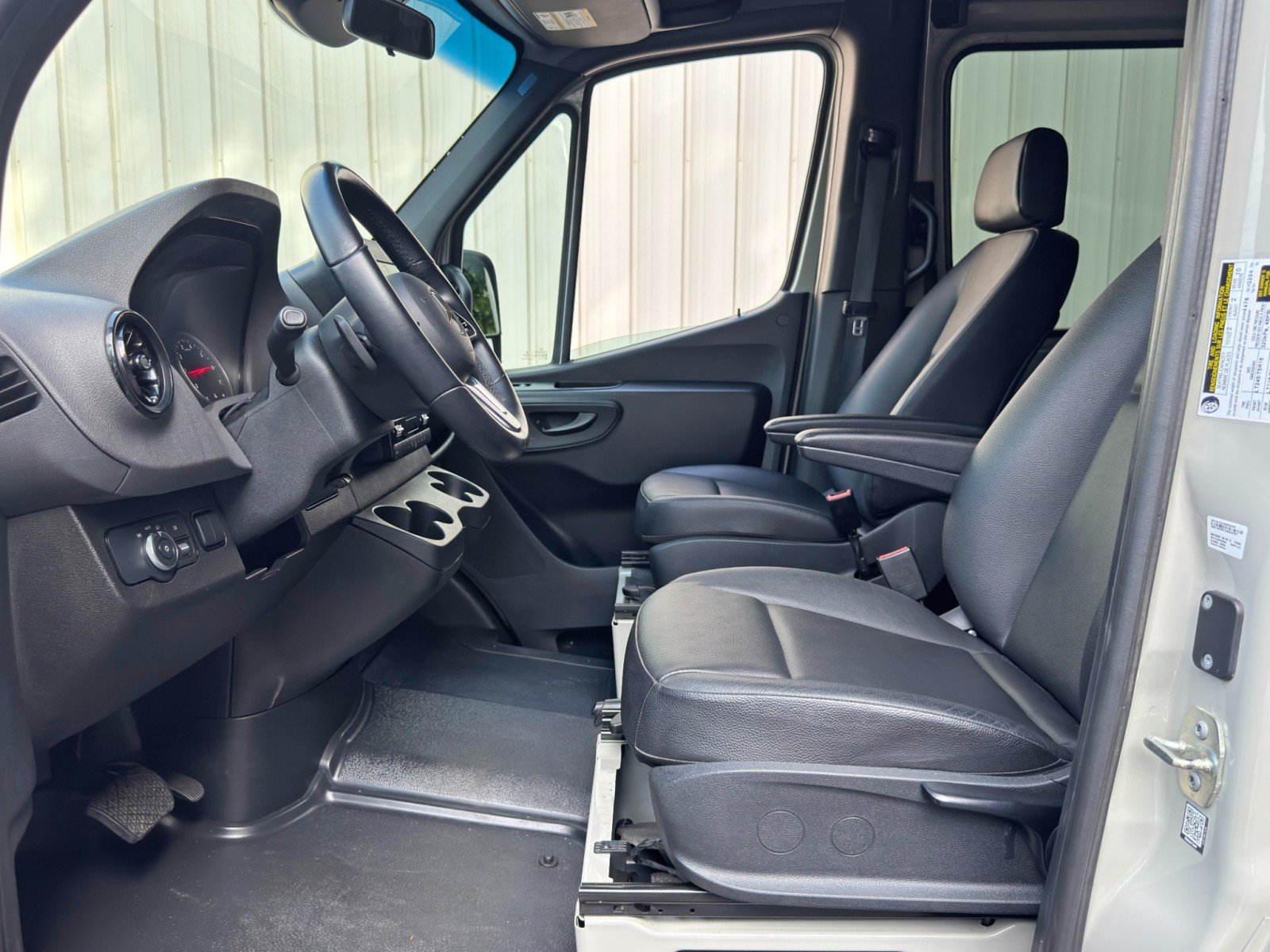 Used 2022 Mercedes-Benz Sprinter 2500 image 16