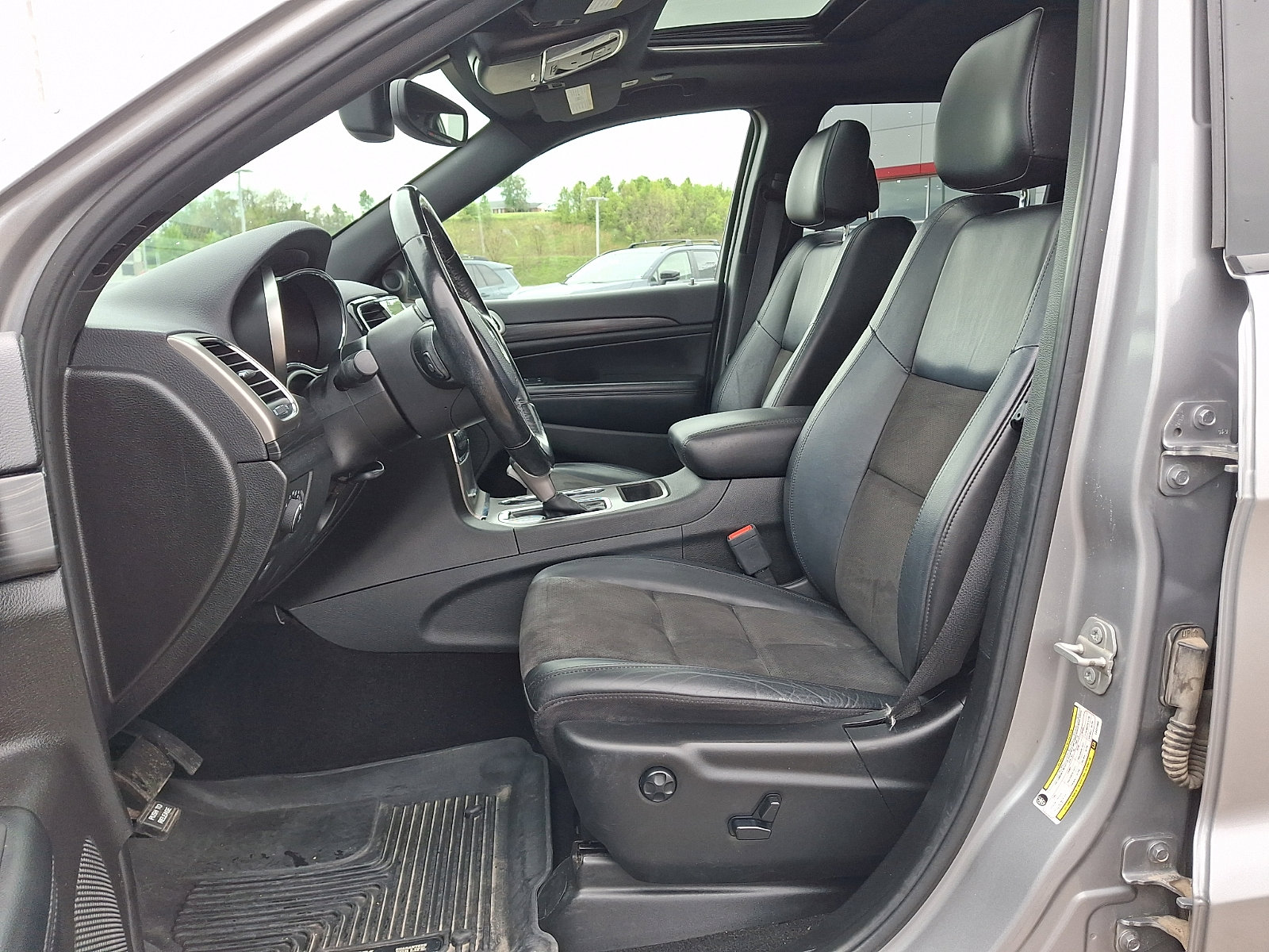 Used 2020 Jeep Grand Cherokee Altitude AWD/4WD image 14