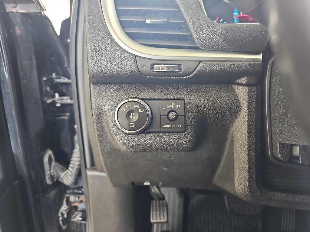 Used 2013 Chevrolet Traverse LT FWD image 32