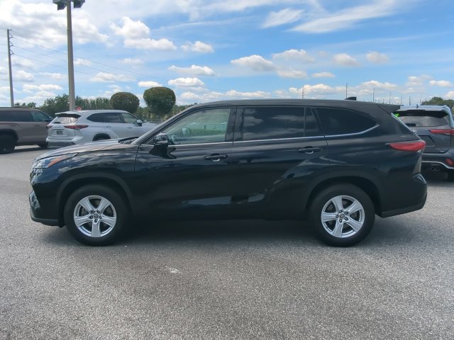 Used 2021 Toyota Highlander LE FWD image 7