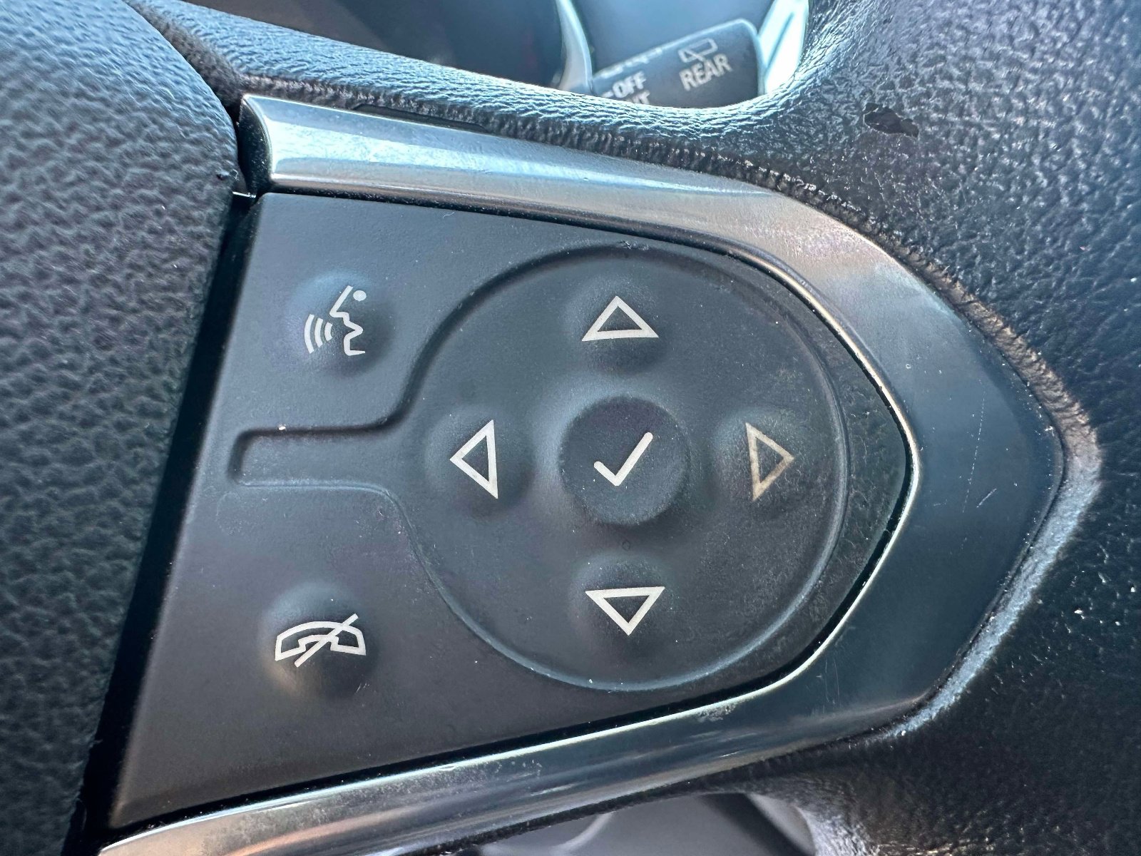 Certified 2020 Chevrolet Traverse LS image 17