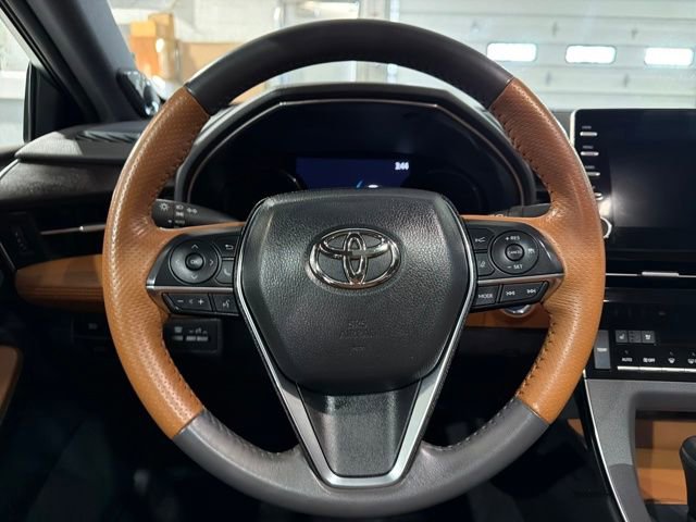 Used 2021 Toyota Avalon Limited image 15