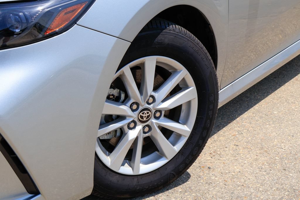 Used 2026 Toyota Camry LE FWD image 29