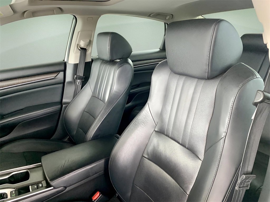 Used 2018 Honda Accord Touring image 15