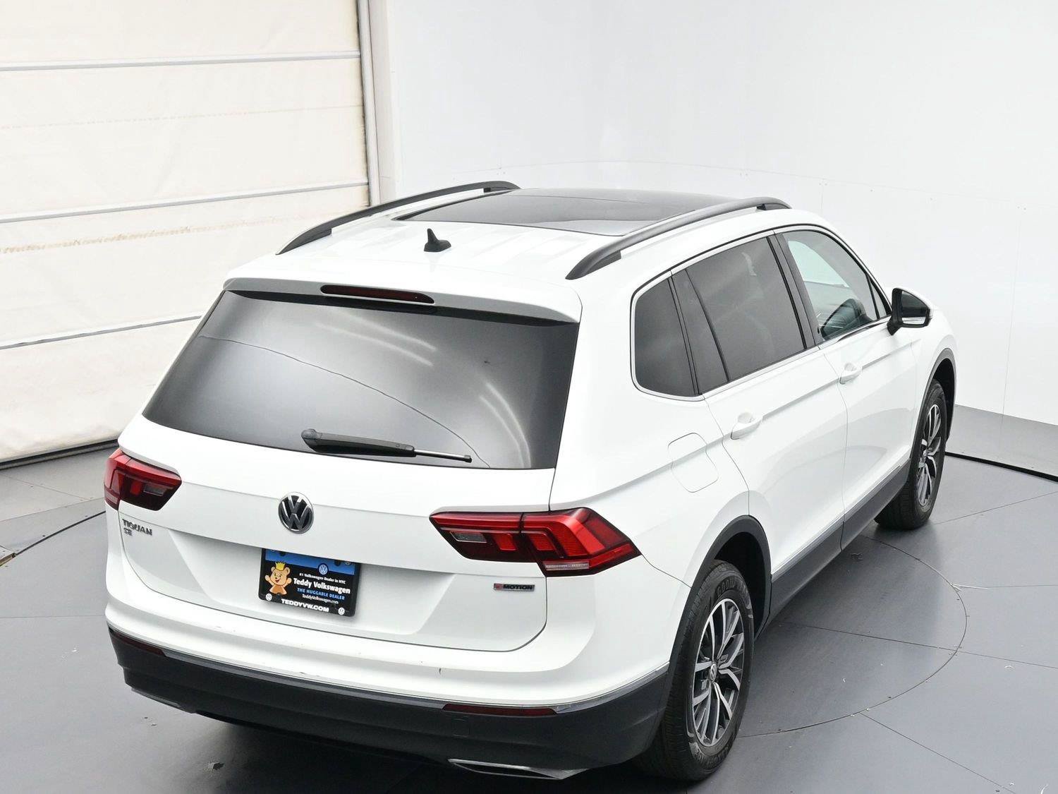 Used 2020 Volkswagen Tiguan SE w/ Panoramic Sunroof Package AWD/4WD image 30