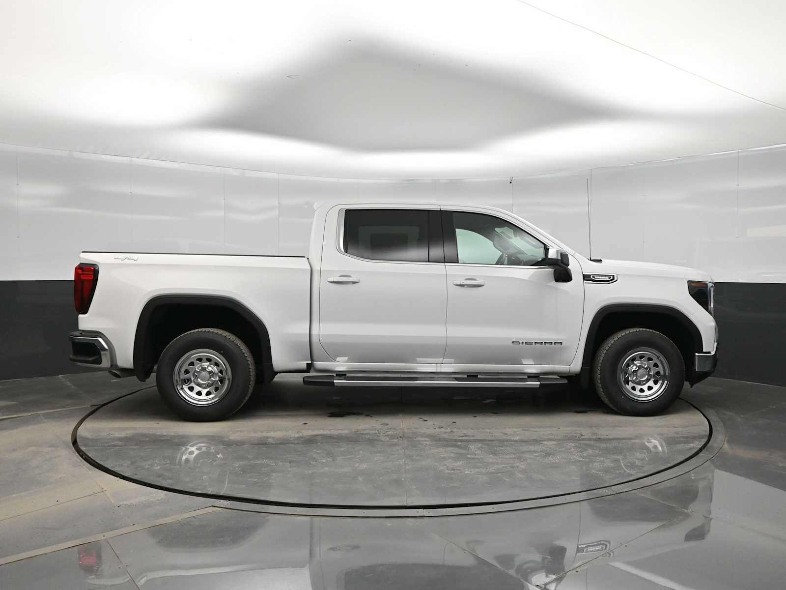 New 2026 GMC Sierra 1500 SLE w/ Preferred Package image 9