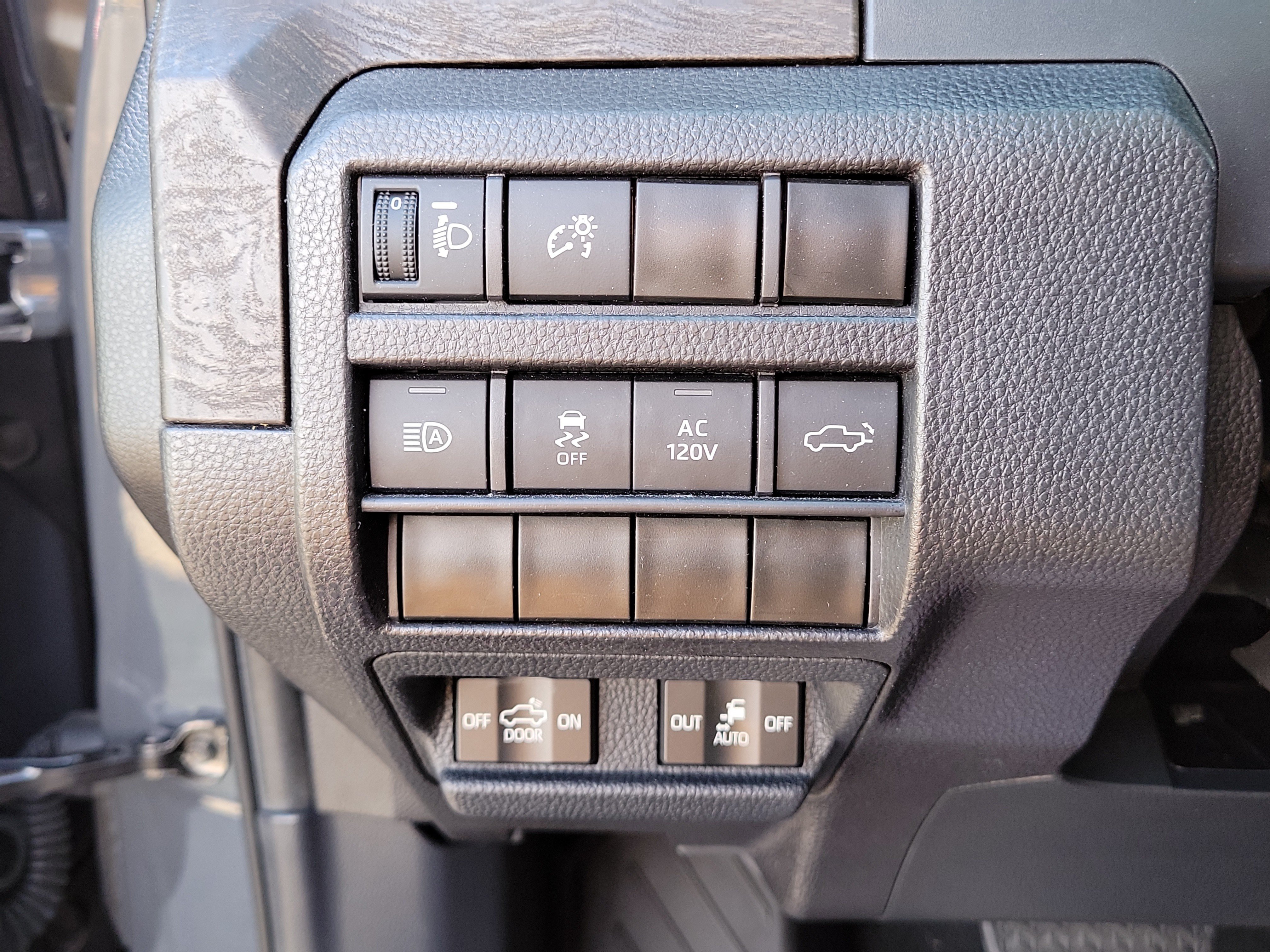 Used 2024 Toyota Tacoma Limited w/ Limited Package (LT) AWD/4WD image 20