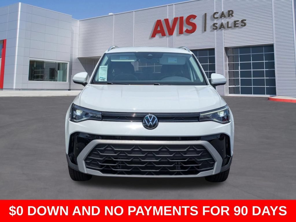 Used 2025 Volkswagen Taos SE AWD/4WD image 2