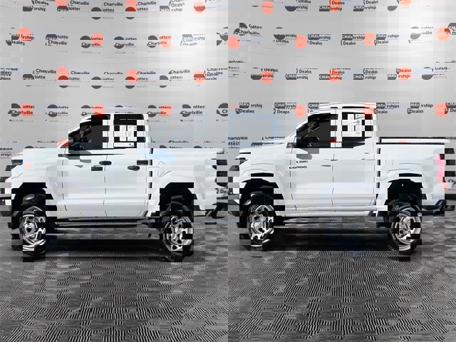 Used 2024 Chevrolet Colorado W/T image 2