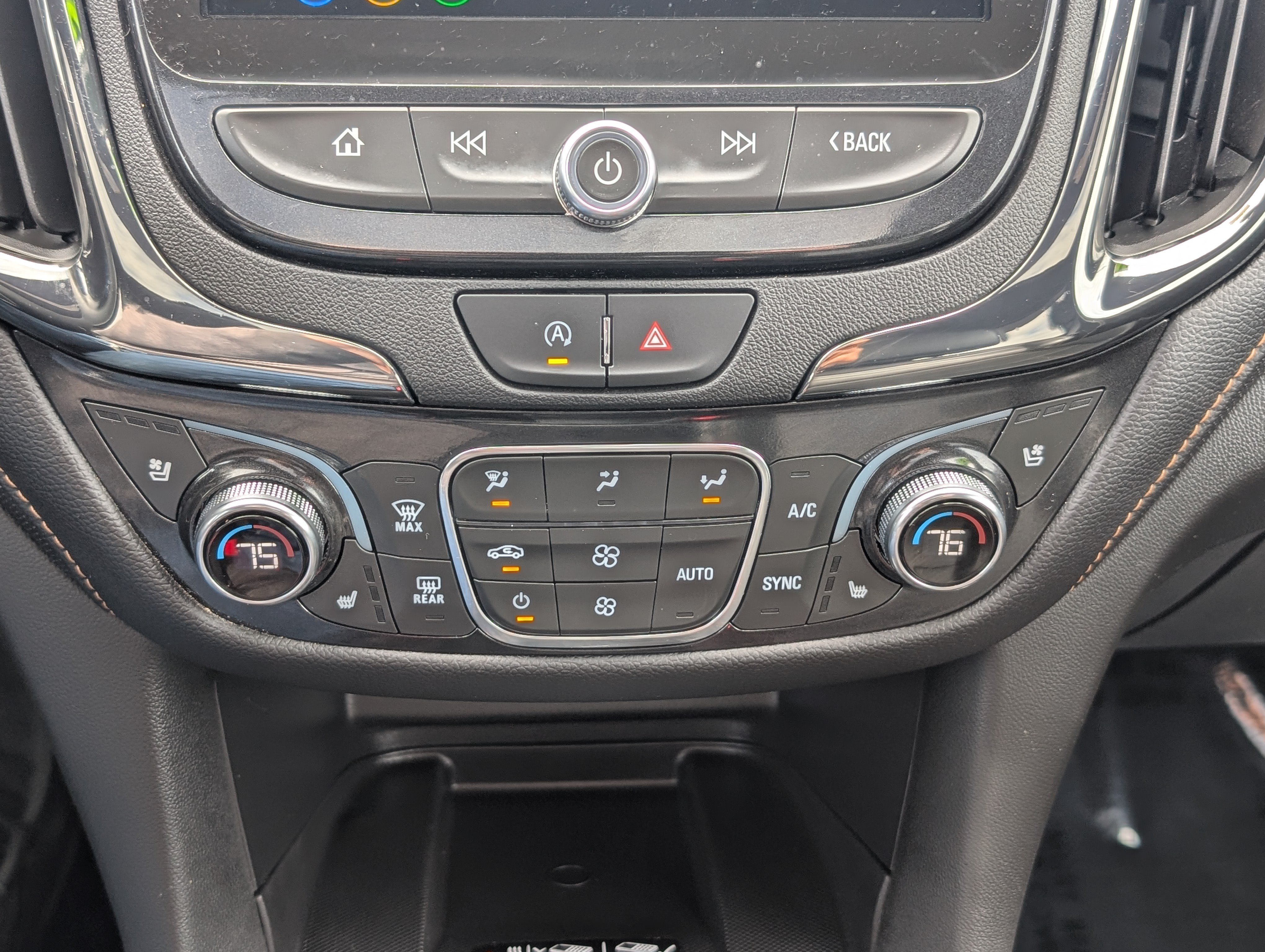 Used 2024 Chevrolet Equinox Premier AWD/4WD image 31