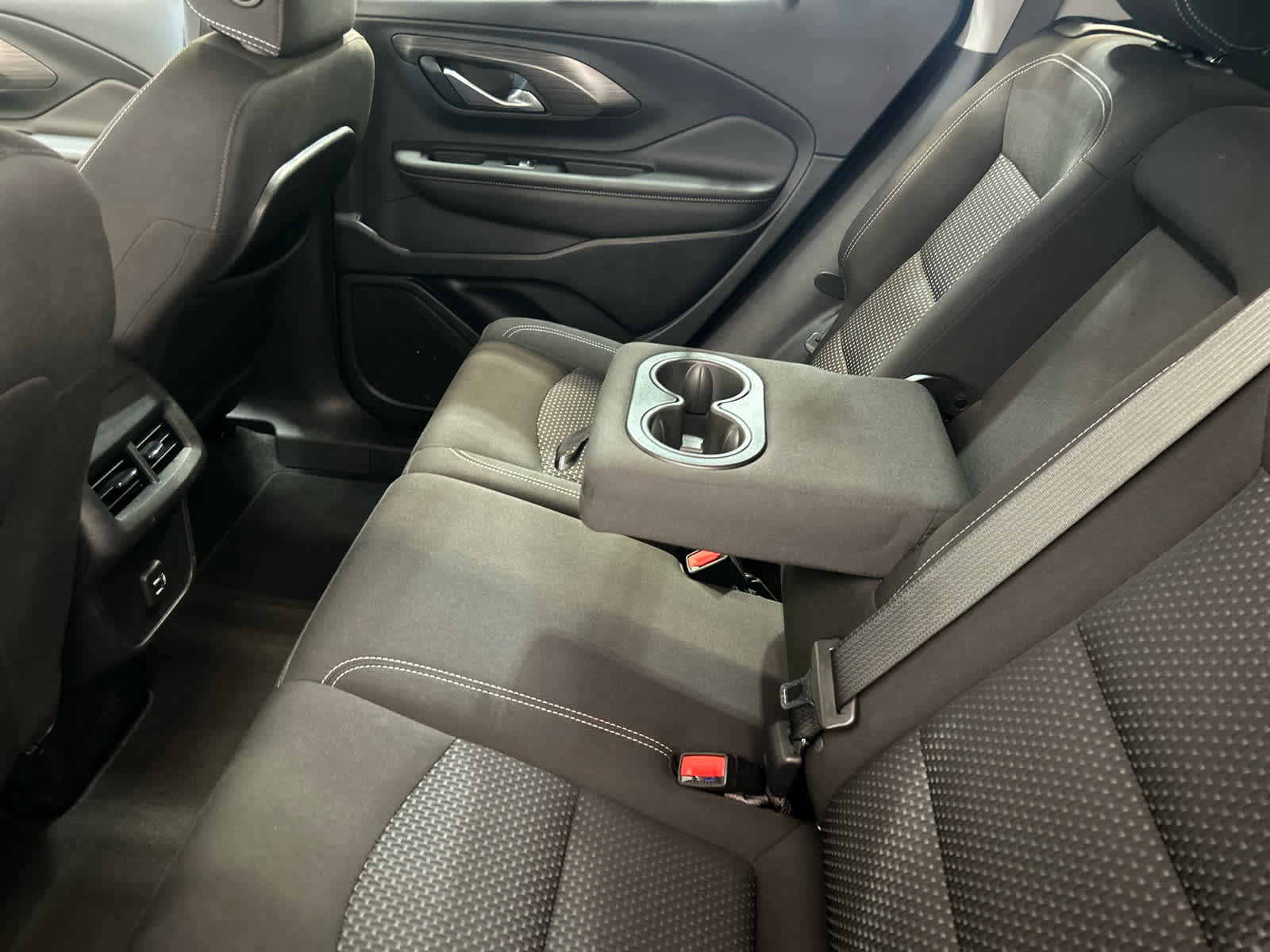 Used 2023 GMC Terrain SLE FWD image 9