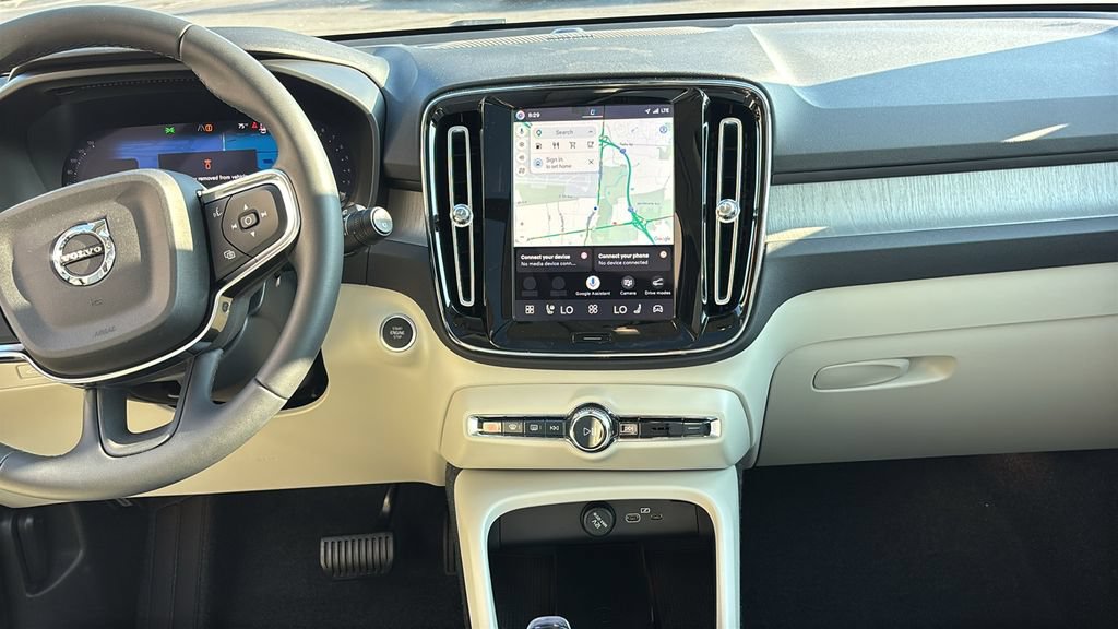 New 2026 Volvo XC40 B5 Ultra w/ Protection Package Premier AWD/4WD image 6