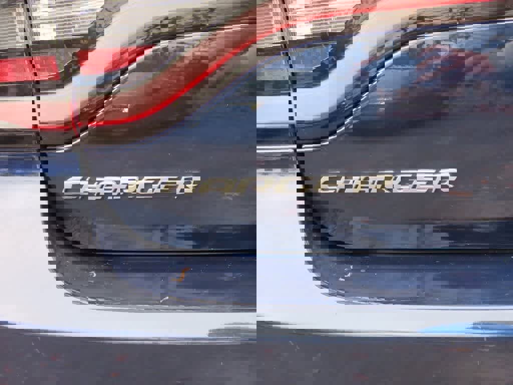 Used 2015 Dodge Charger SE image 7