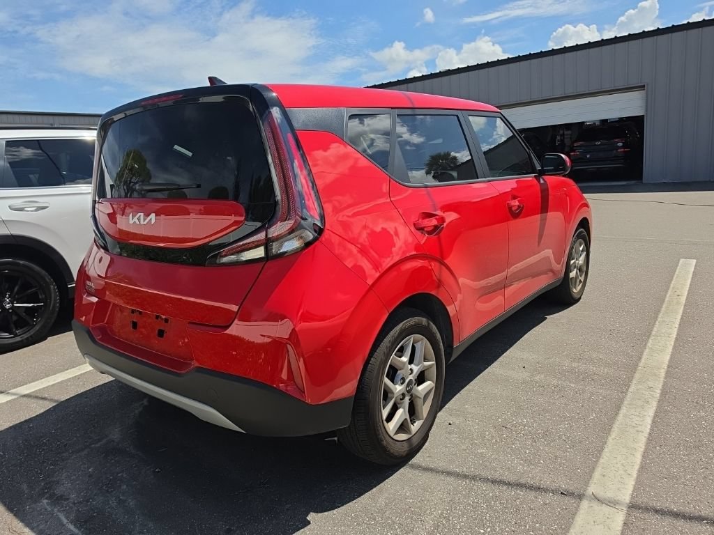 Certified 2025 Kia Soul LX w/ LX Technology Package FWD image 15