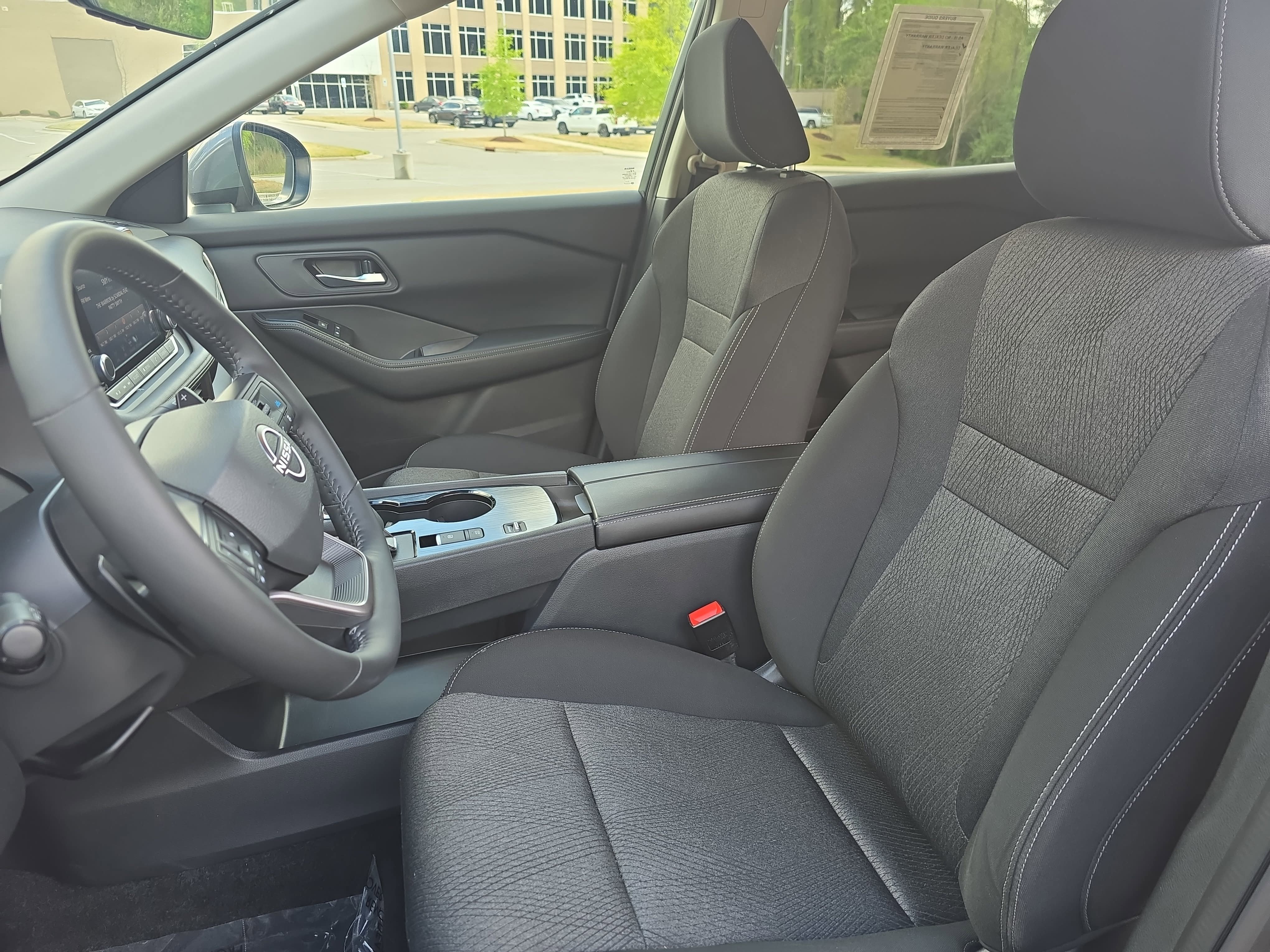 Used 2025 Nissan Rogue SV image 17