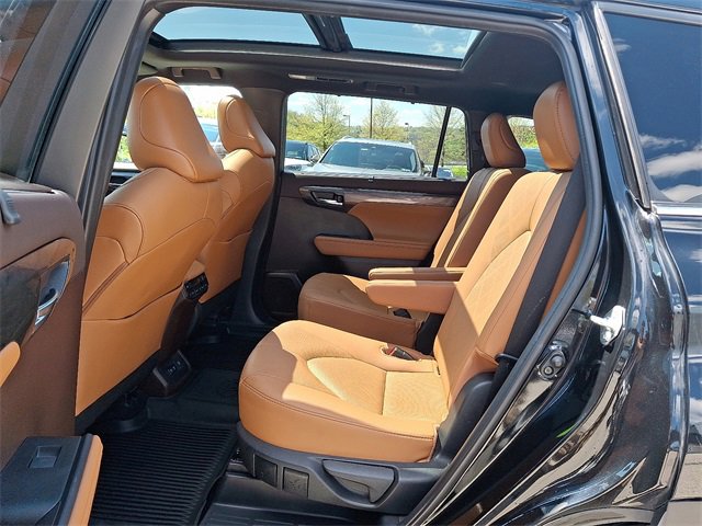 Used 2021 Toyota Highlander Platinum image 10