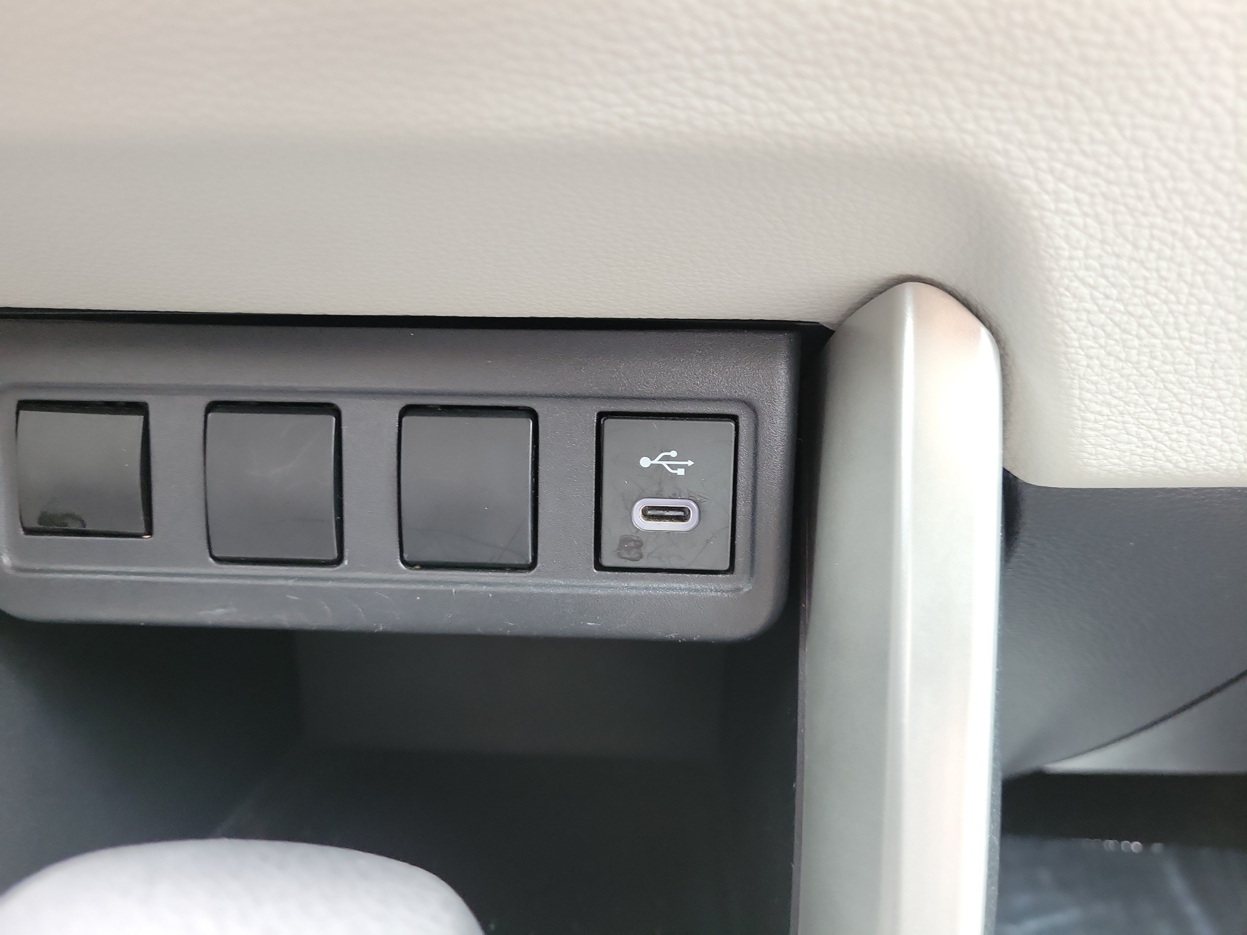 Used 2024 Toyota Corolla Cross L FWD image 30