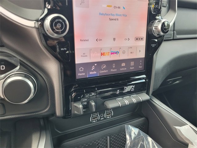 New 2026 RAM 1500 4x4 Crew Cab image 27