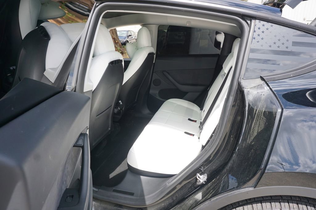 Used 2023 Tesla Model Y Long Range image 17
