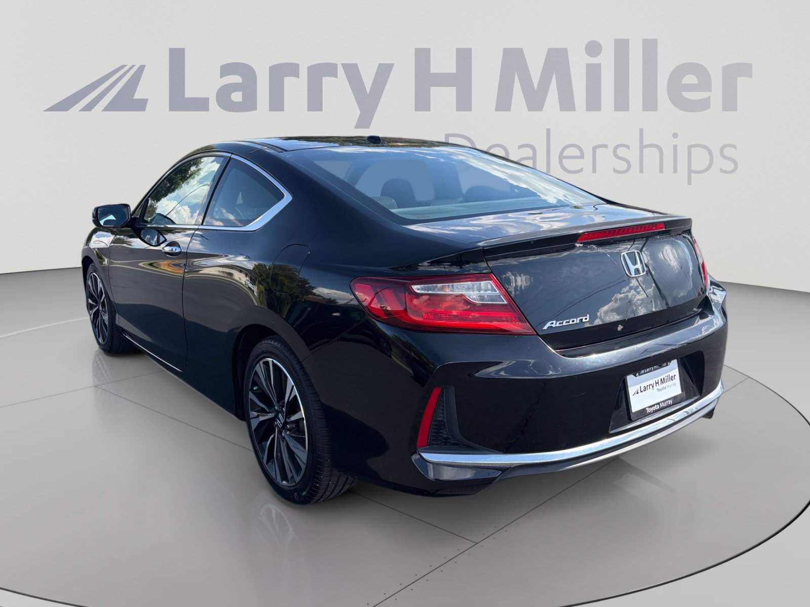 Used 2017 Honda Accord EX image 3