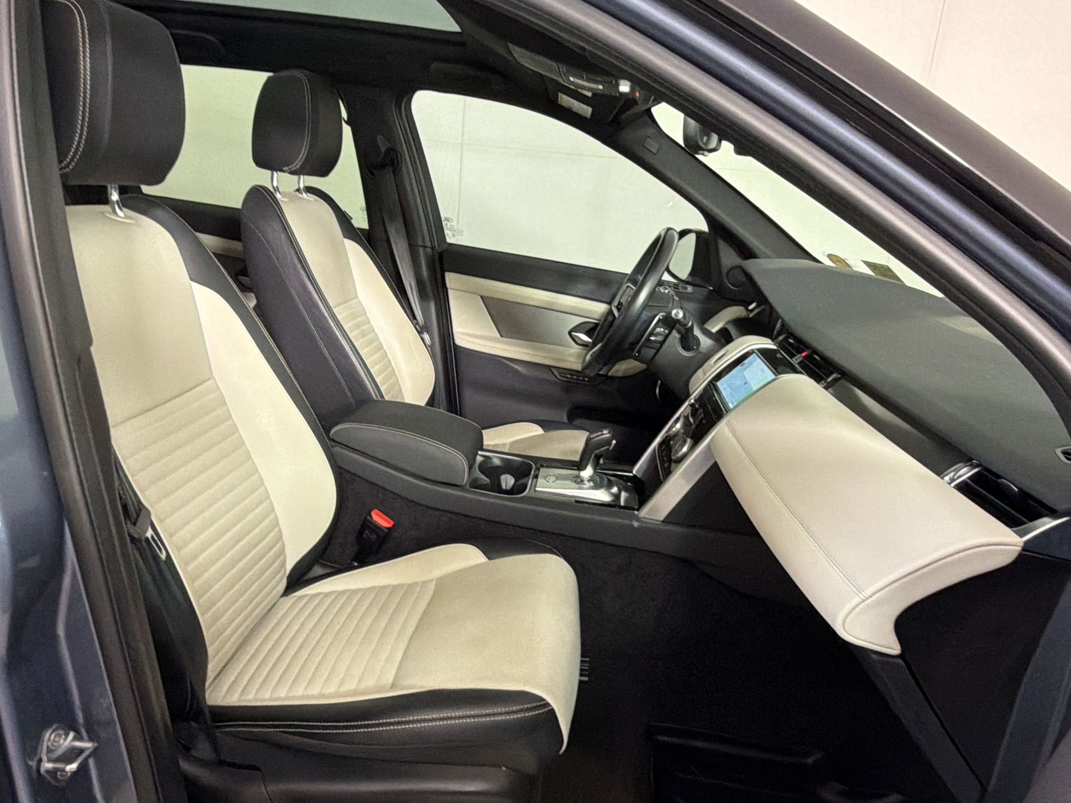 Used 2022 Land Rover Discovery Sport S R-Dynamic AWD/4WD image 31