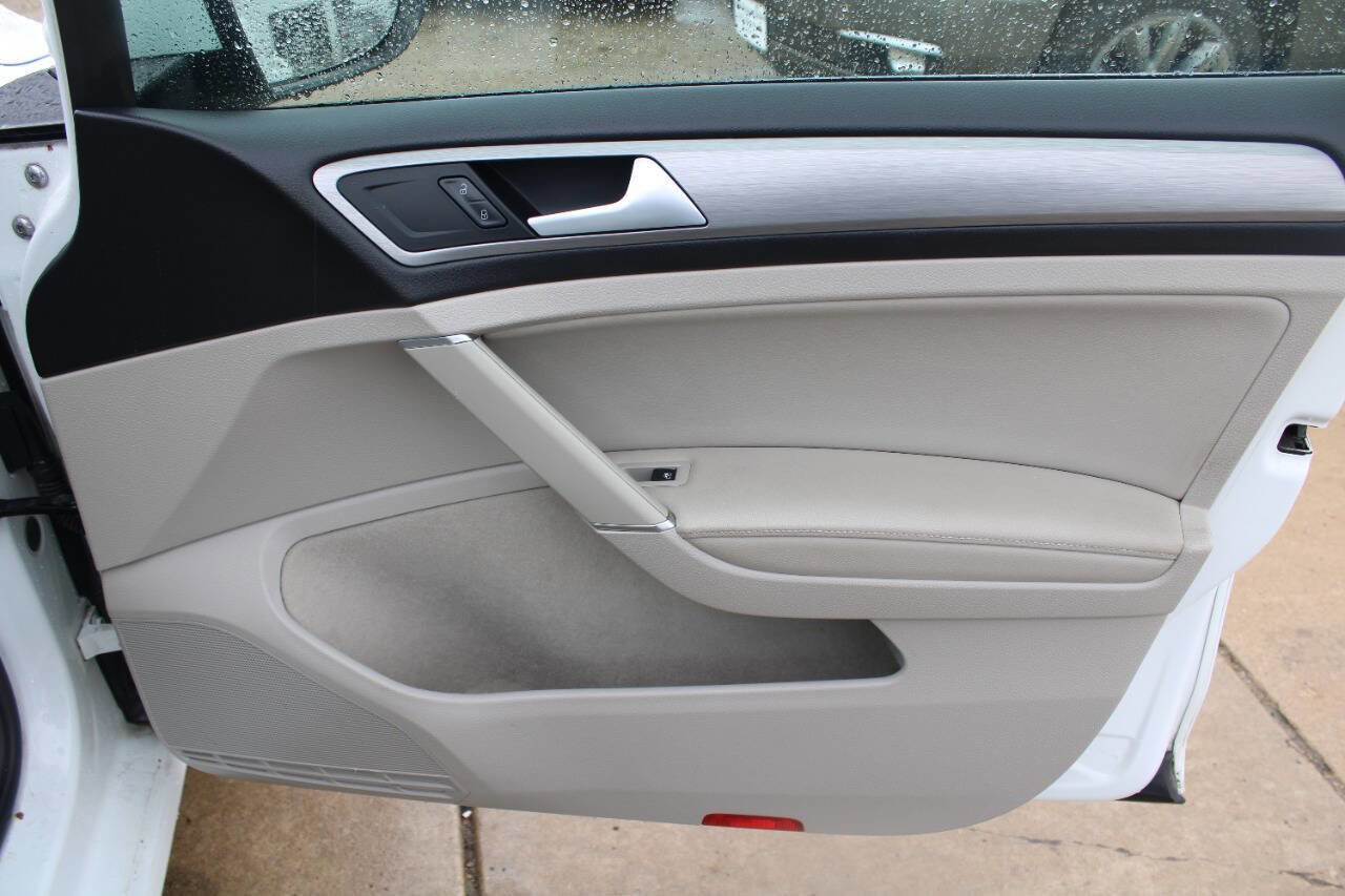 Used 2017 Volkswagen Golf Wolfsburg Edition image 7