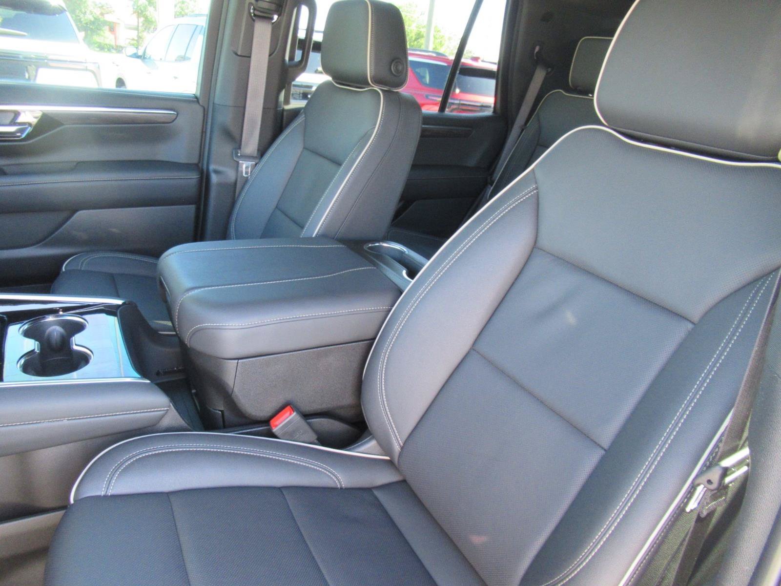 Used 2025 Chevrolet Tahoe Premier w/ Sun And Tow Package AWD/4WD image 20