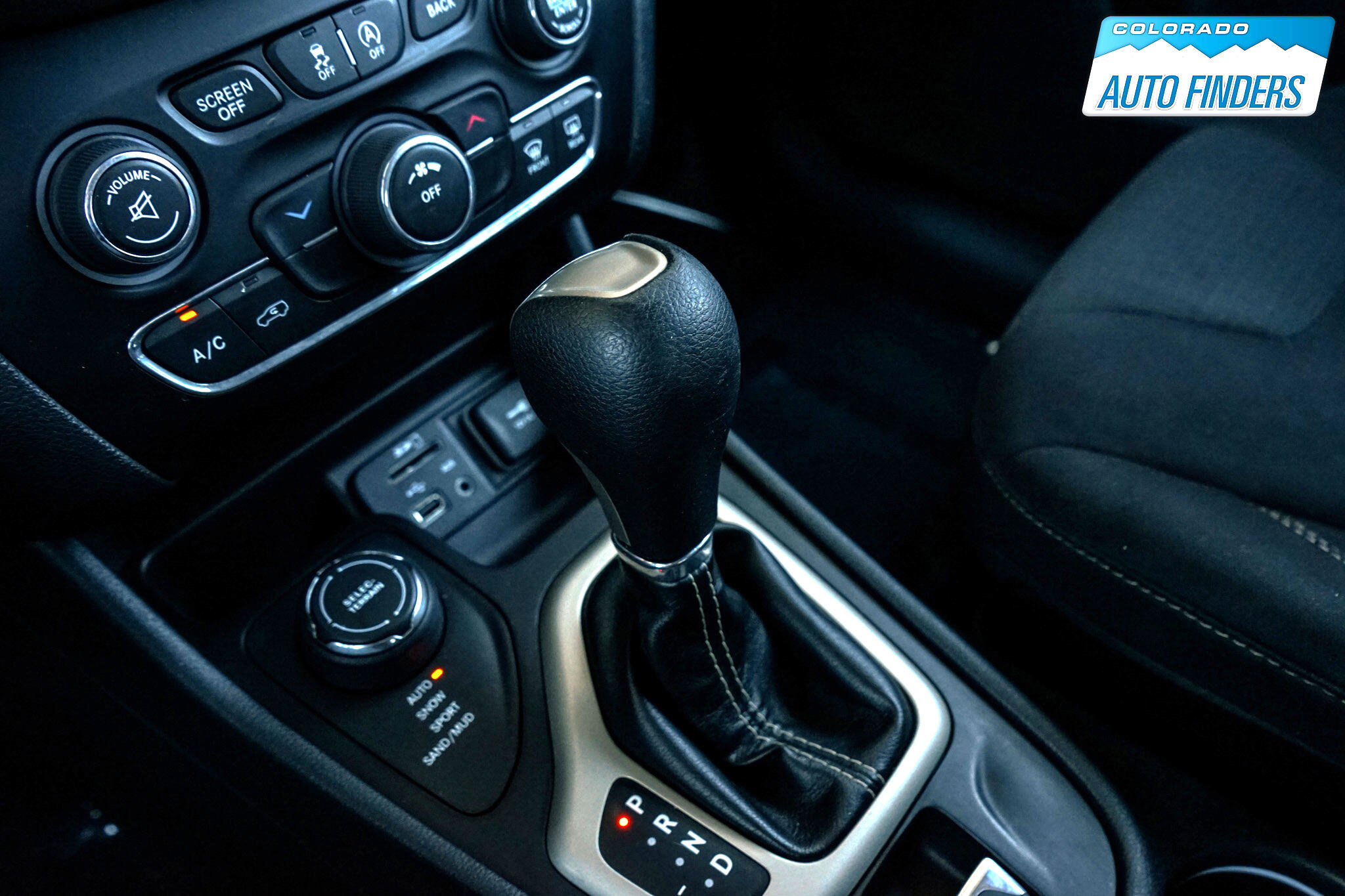 Used 2016 Jeep Cherokee Latitude w/ Cold Weather Group image 16