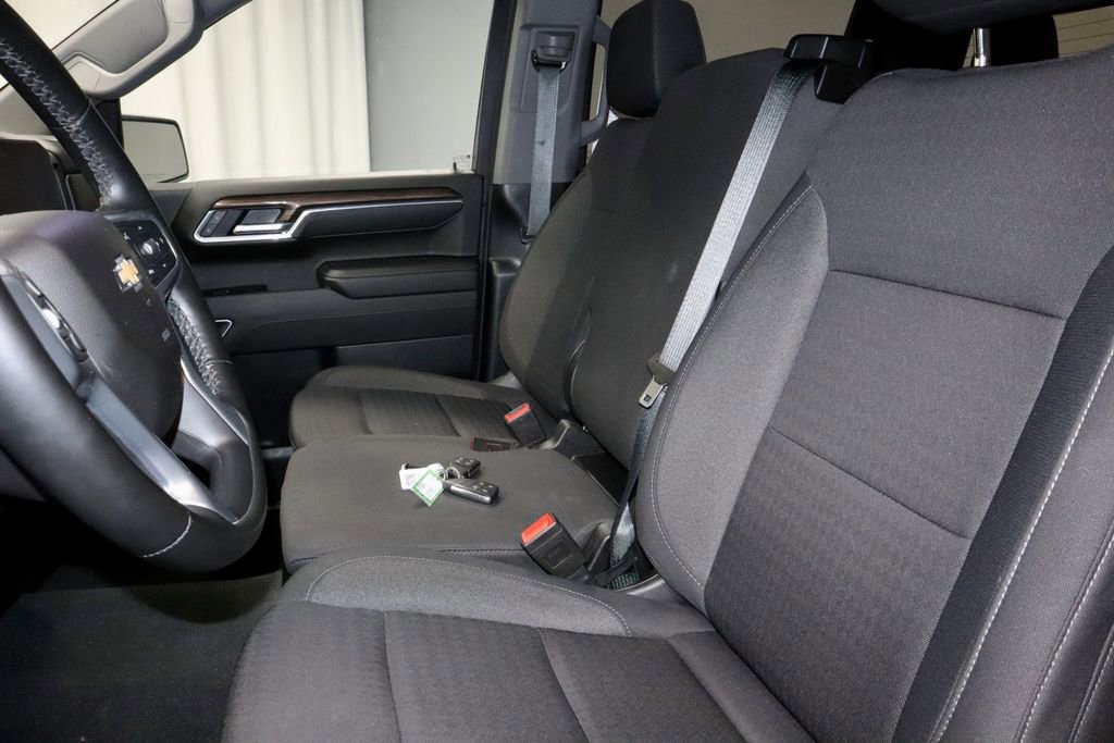 Used 2025 Chevrolet Silverado 1500 LT AWD/4WD image 27