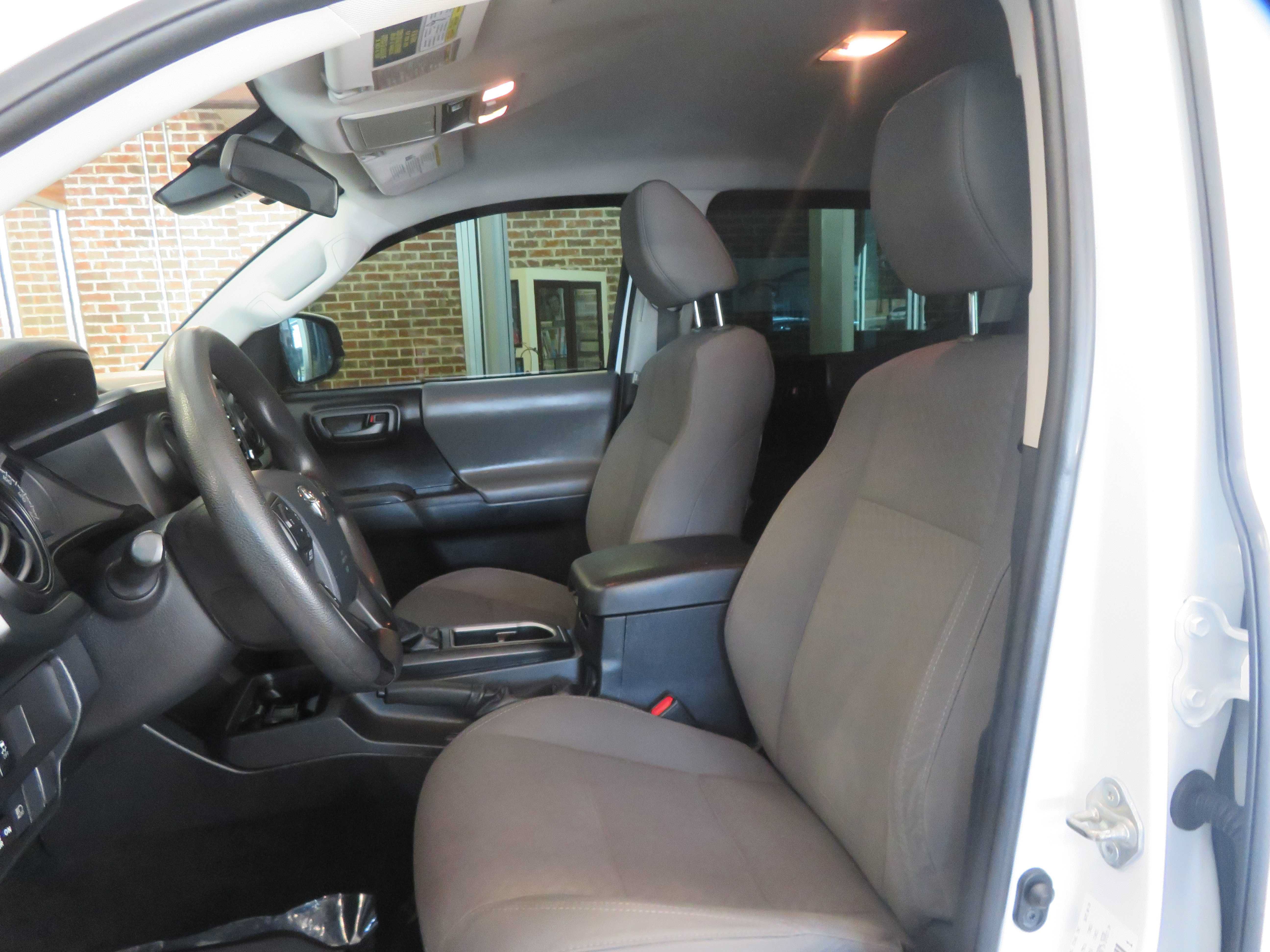 Used 2020 Toyota Tacoma SR AWD/4WD image 15