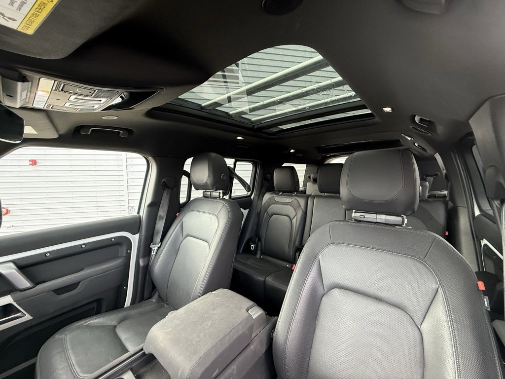 Used 2023 Land Rover Defender 130 X-Dynamic SE image 23