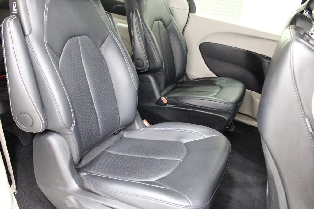Used 2024 Chrysler Pacifica Limited FWD image 22