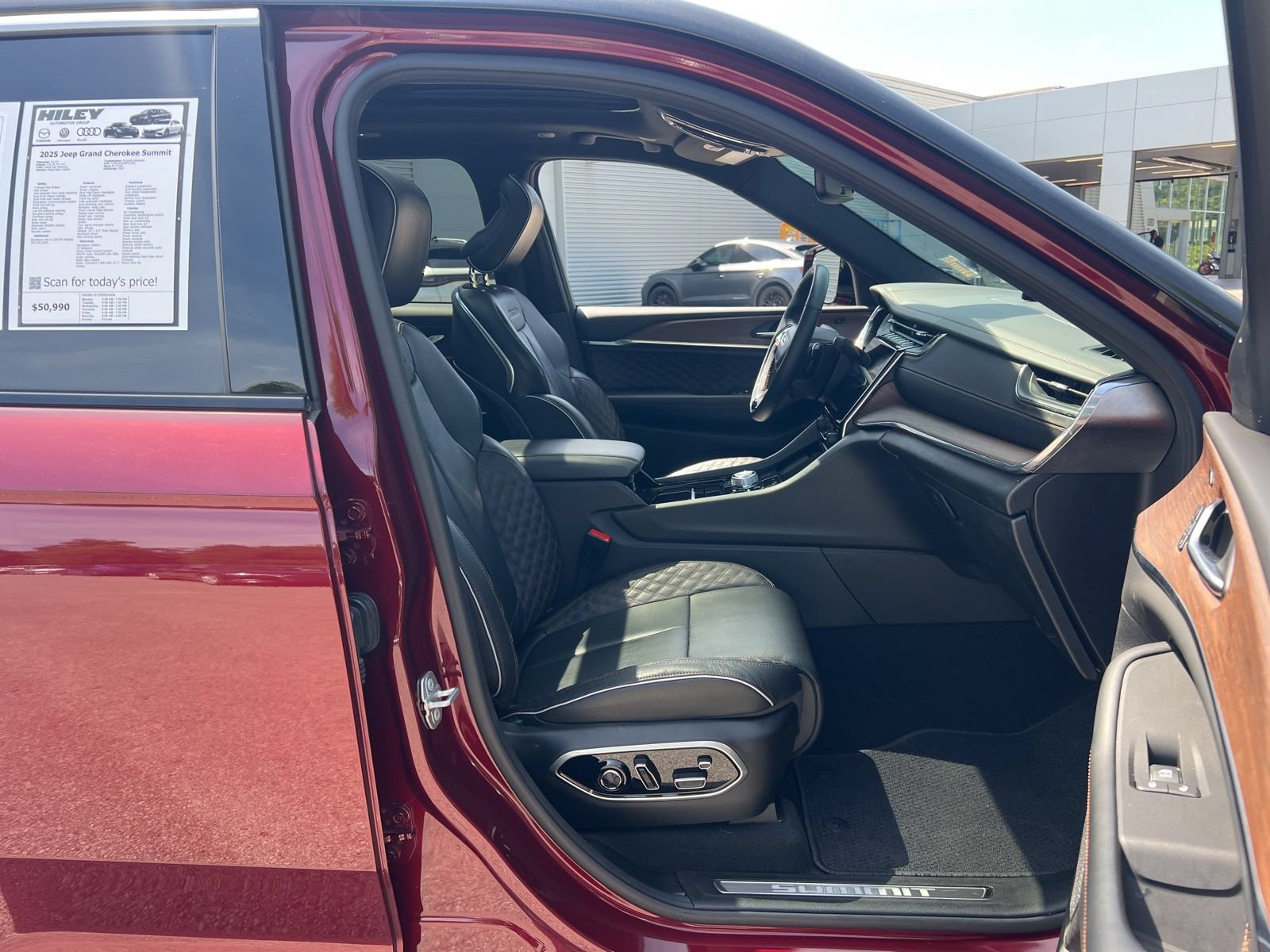 Used 2025 Jeep Grand Cherokee Summit AWD/4WD image 43
