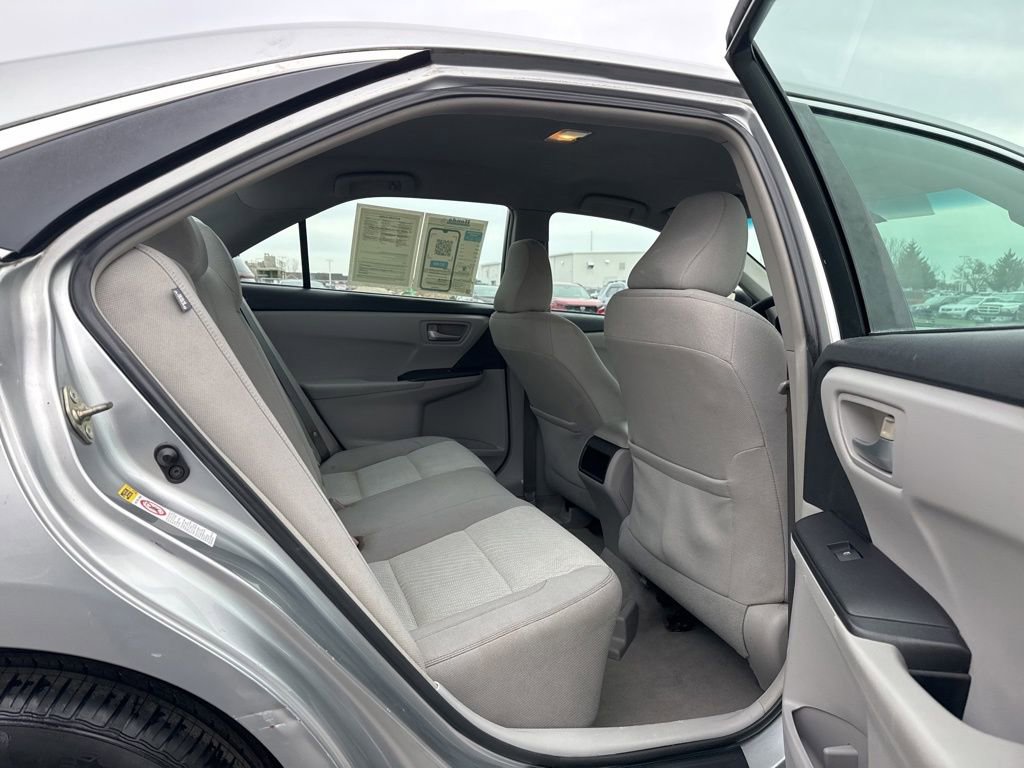 Used 2015 Toyota Camry LE image 30