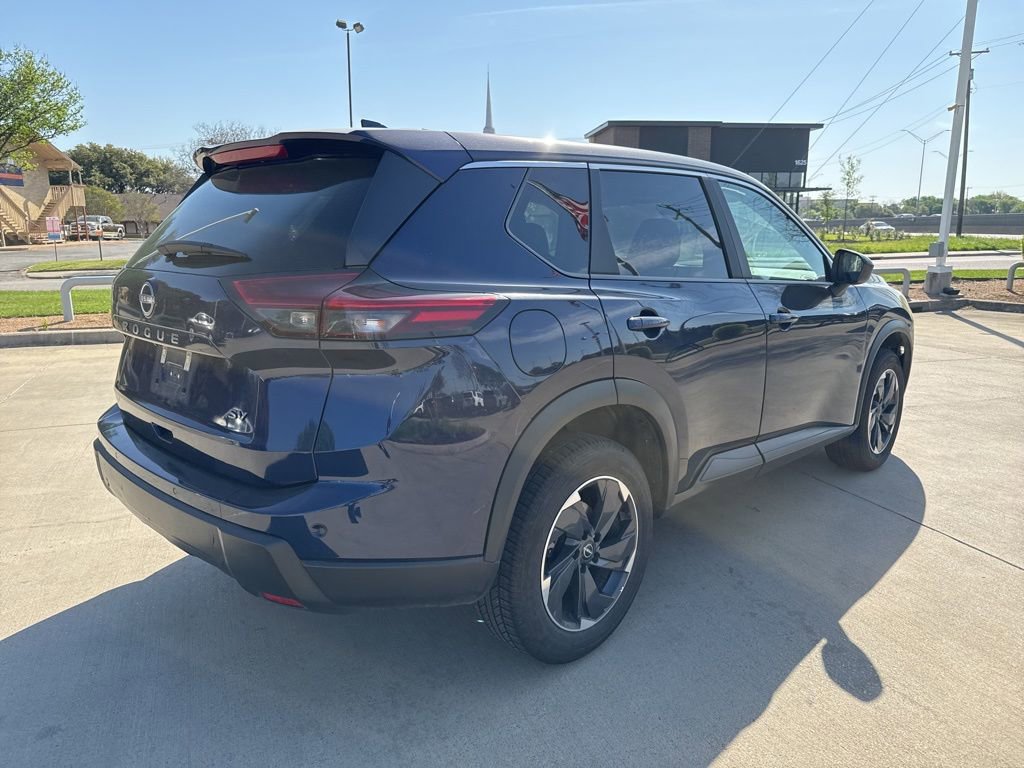 Used 2024 Nissan Rogue SV image 5